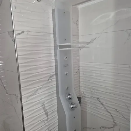 - 2 Bedroom & Terrace I 50m To شقة *