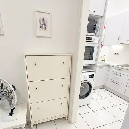 - 2 Bedroom & Terrace I 50m To