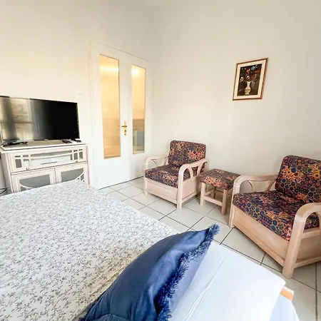 - 2 Bedroom & Terrace I 50m To Loutráki