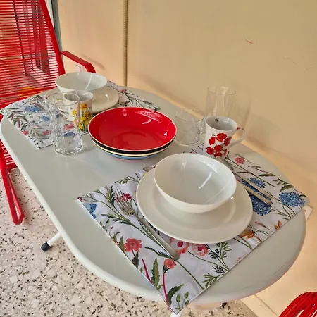 - 2 Bedroom & Terrace I 50m To شقة