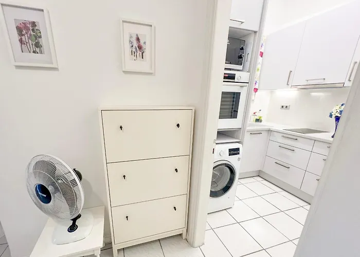 - 2 Bedroom & Terrace I 50m To