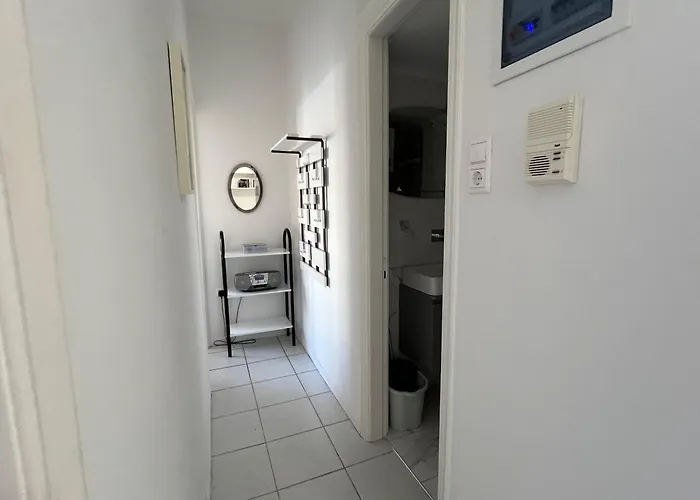 Apartamento - 2 Bedroom & Terrace I 50m To Loutráki