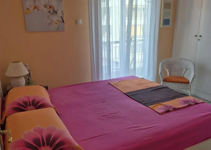 Apartment - 2 Bedroom & Terrace I 50m To