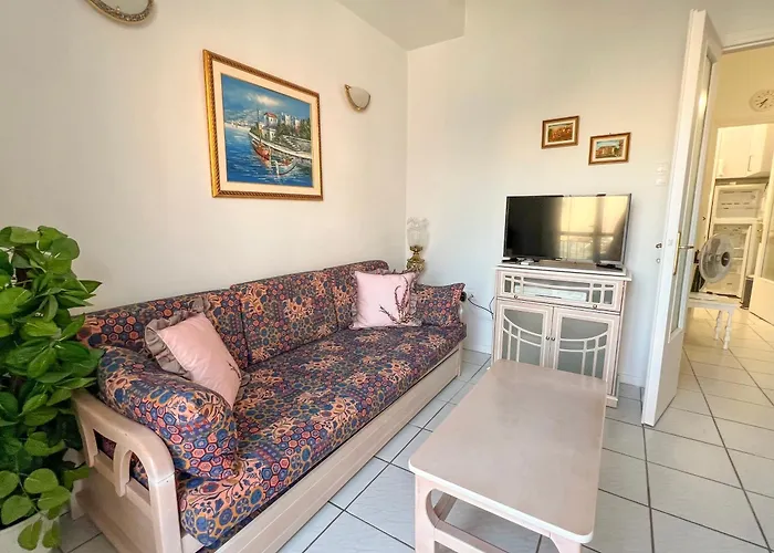 - 2 Bedroom & Terrace I 50m To