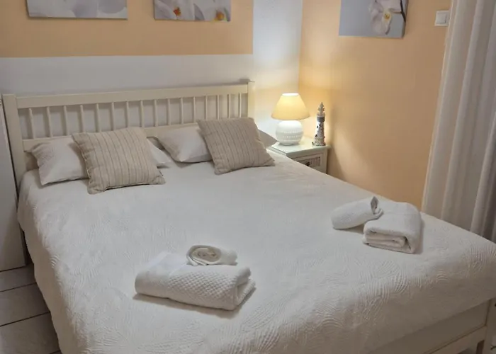 Apartamento - 2 Bedroom & Terrace I 50m To Loutráki